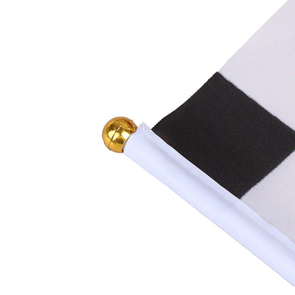 10 schwarz-weiße quadratische Rennflaggen 