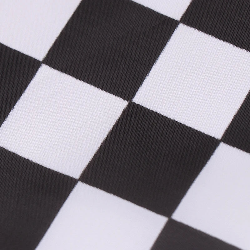 10 schwarz-weiße quadratische Rennflaggen 